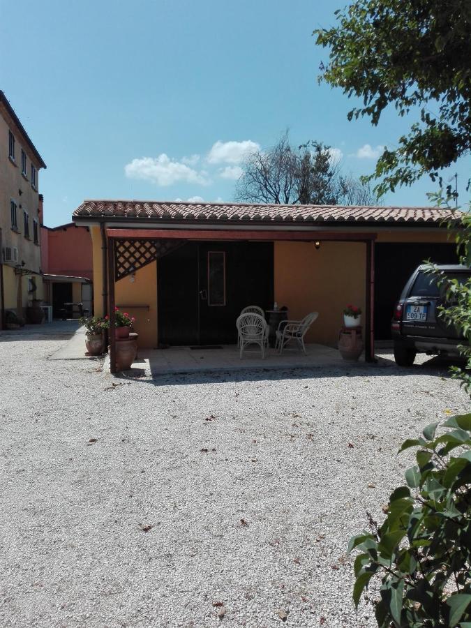 Casa Vacanze Angelica Ostra Vetere Екстер'єр фото